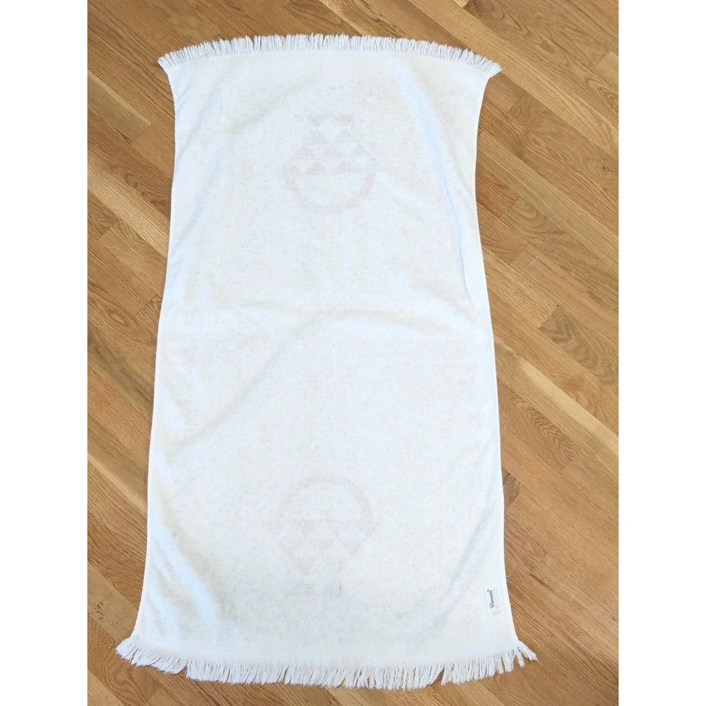 Vintage 80s Wamsutta Heritage Cotton Bath Towel w/Basket Quilt Floral Fringe